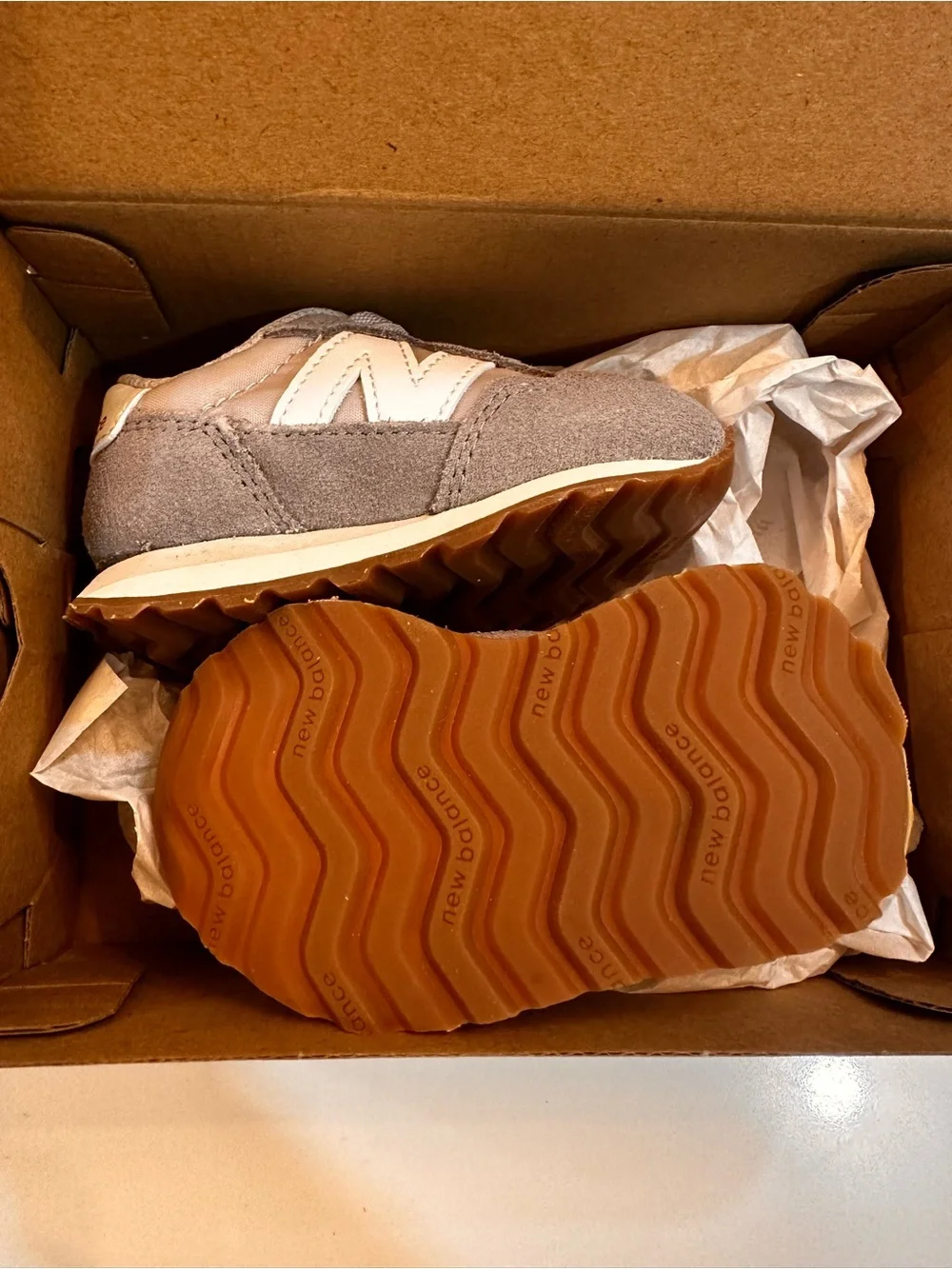 New Balance 237 Bungee Infants Size 3 Gray Beige Slip On Sneakers Shoe With Box